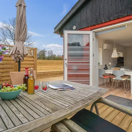 Kiana - 250m From The Sea By Interhome